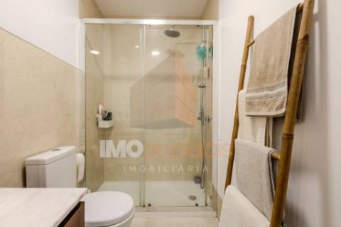 Apartamento T3 com Varanda e Estacionamento – Casais da Alagoa, Santarém