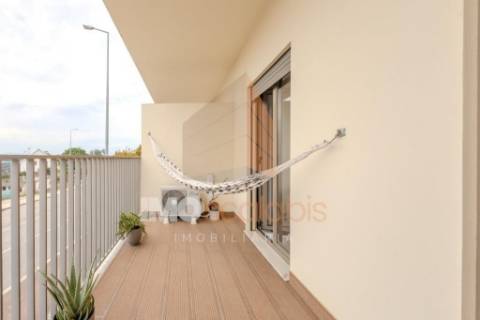 Apartamento T3 com Varanda e Estacionamento – Casais da Alagoa, Santarém