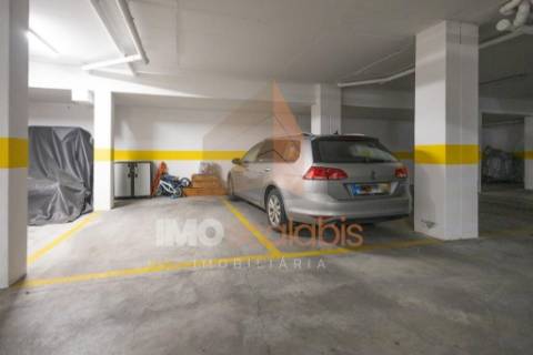 Apartamento T3 com Varanda e Estacionamento – Casais da Alagoa, Santarém