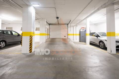 Apartamento T3 com Varanda e Estacionamento – Casais da Alagoa, Santarém