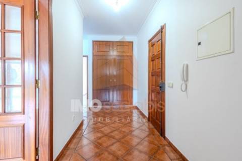 Oportunidade! T2 com grandes áreas e luz natural em São Domingos – Santarém