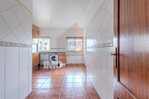 Oportunidade! T2 com grandes áreas e luz natural em São Domingos – Santarém