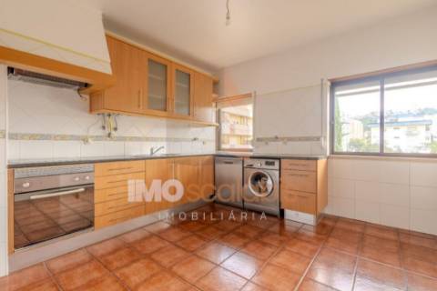 Oportunidade! T2 com grandes áreas e luz natural em São Domingos – Santarém