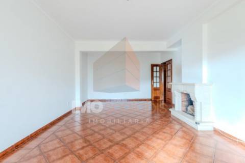 Oportunidade! T2 com grandes áreas e luz natural em São Domingos – Santarém