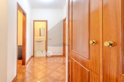 Oportunidade! T2 com grandes áreas e luz natural em São Domingos – Santarém