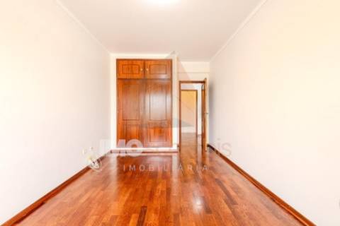 Oportunidade! T2 com grandes áreas e luz natural em São Domingos – Santarém