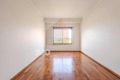 Oportunidade! T2 com grandes áreas e luz natural em São Domingos – Santarém