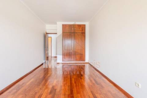 Oportunidade! T2 com grandes áreas e luz natural em São Domingos – Santarém