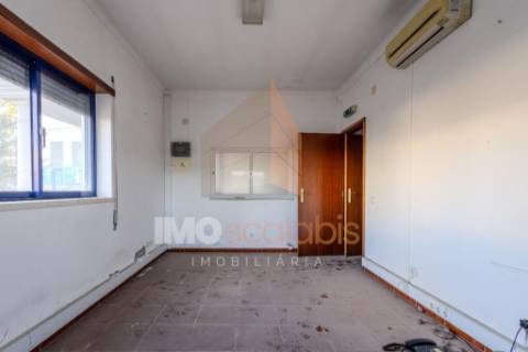 Armazéns Industriais – Zona Industrial de Alpiarça