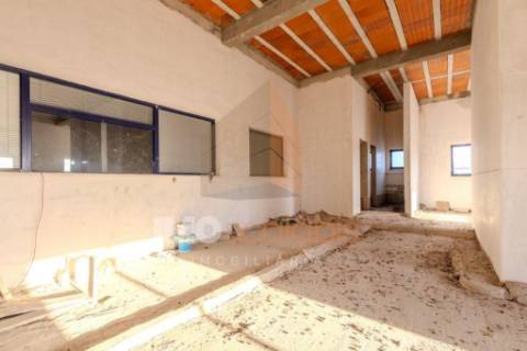 Armazéns Industriais – Zona Industrial de Alpiarça