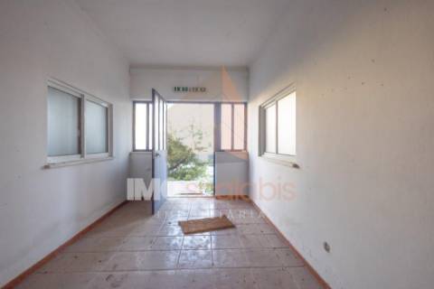 Armazéns Industriais – Zona Industrial de Alpiarça