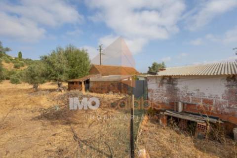 Moradia T3 para Reabilitação em Calhariz – Rio Maior