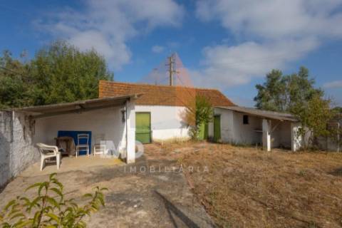 Moradia T3 para Reabilitação em Calhariz – Rio Maior