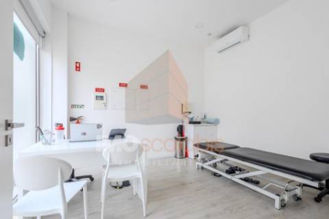 Loja Comercial à Venda em Santarém