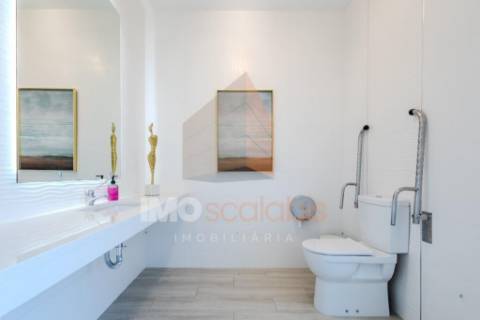 Loja Comercial à Venda em Santarém