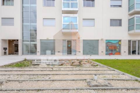 Loja Comercial à Venda em Santarém