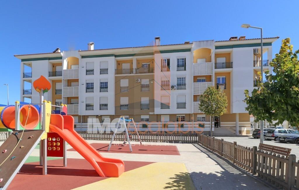 Apartamento T2 com garagem