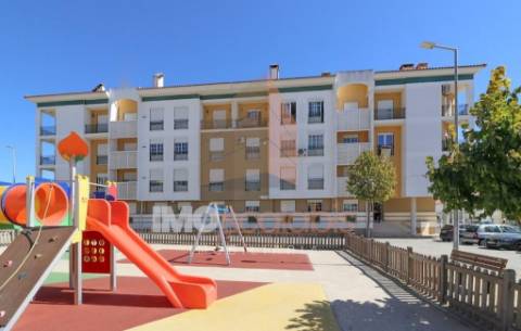 Apartamento T2 com garagem