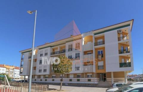 Apartamento T2 com garagem