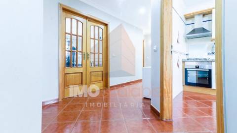 Apartamento T2 com garagem