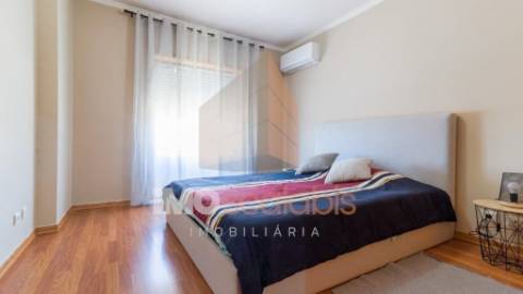 Apartamento T2 com garagem