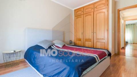 Apartamento T2 com garagem