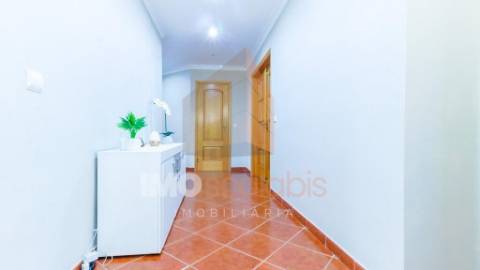 Apartamento T2 com garagem