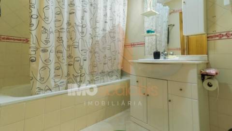 Apartamento T2 com garagem