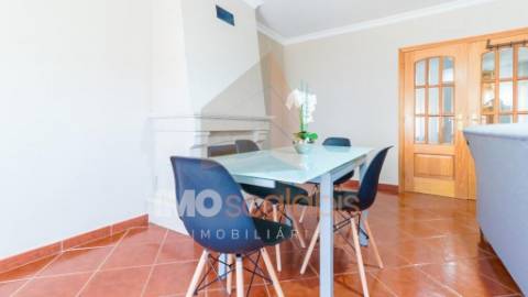 Apartamento T2 com garagem