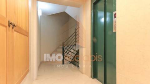 Apartamento T2 com garagem