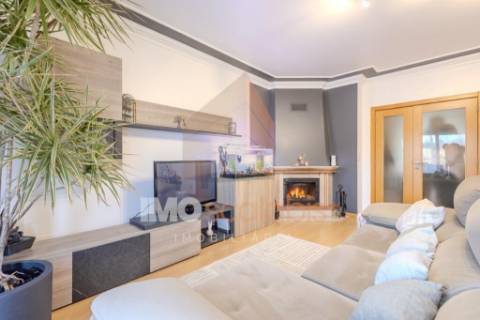 Apartamento T3, Áreas Generosas em Santarém