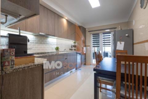Apartamento T3, Áreas Generosas em Santarém