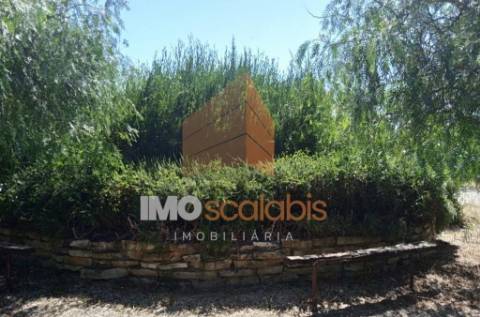 Terreno murado e vedado