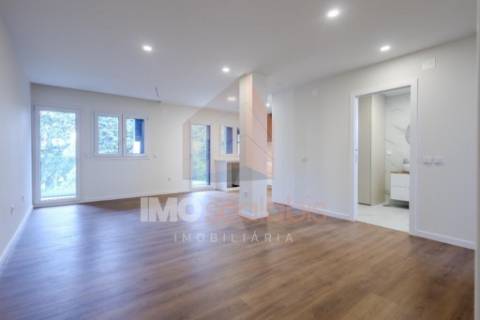 Apartamento T2 com vista rio – 3.º andar com elevador