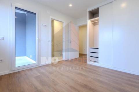 Apartamento T2 com vista rio – 3.º andar com elevador