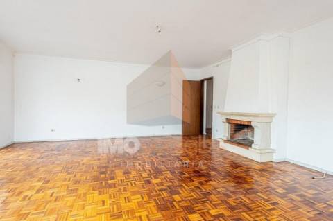 Apartamento T2 no Centro de Almeirim – Espaço, Conforto e Localização