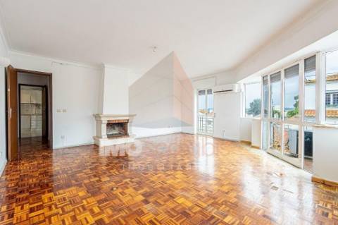 Apartamento T2 no Centro de Almeirim – Espaço, Conforto e Localização