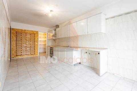 Apartamento T2 no Centro de Almeirim – Espaço, Conforto e Localização