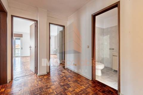 Apartamento T2 no Centro de Almeirim – Espaço, Conforto e Localização