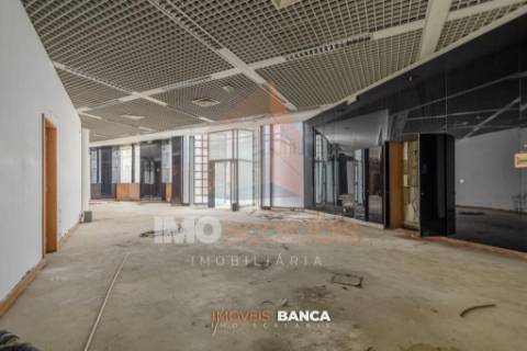 Loja / Espaço para Serviços | Centro Histórico de Santarém