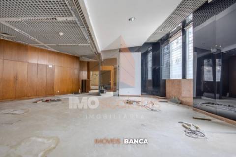 Loja / Espaço para Serviços | Centro Histórico de Santarém