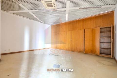 Loja / Espaço para Serviços | Centro Histórico de Santarém