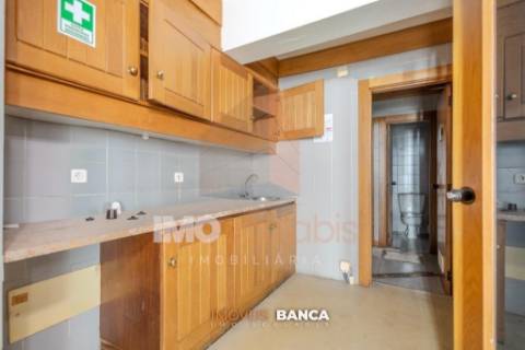 Loja / Espaço para Serviços | Centro Histórico de Santarém