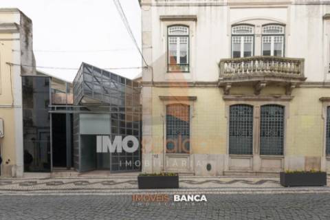 Loja / Espaço para Serviços | Centro Histórico de Santarém