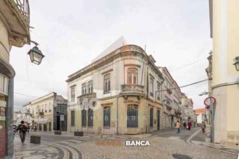 Loja / Espaço para Serviços | Centro Histórico de Santarém