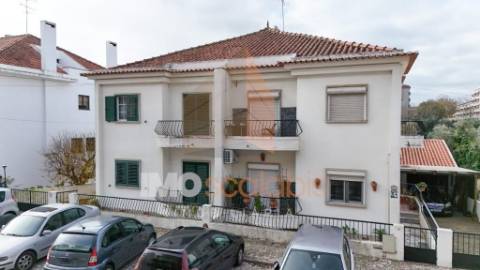 Moradia T4 no Centro de Santarém