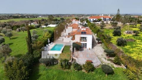 Moradia de Charme T4 com Piscina, Anexo Independente | Torre do Bispo – Santarém