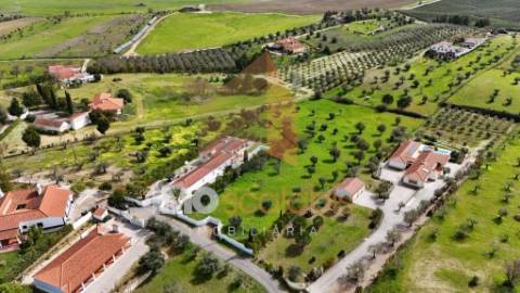 Moradia de Charme T4 com Piscina, Anexo Independente | Torre do Bispo – Santarém