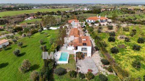 Moradia de Charme T4 com Piscina, Anexo Independente | Torre do Bispo – Santarém