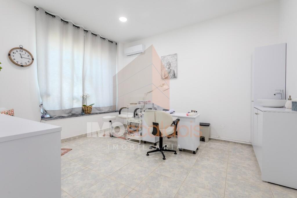 Loja versátil em zona previligiada de Santarém